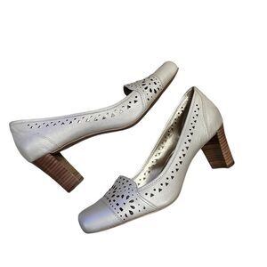 Joan & David luxe pale gold leather with wood look heels size 9.5